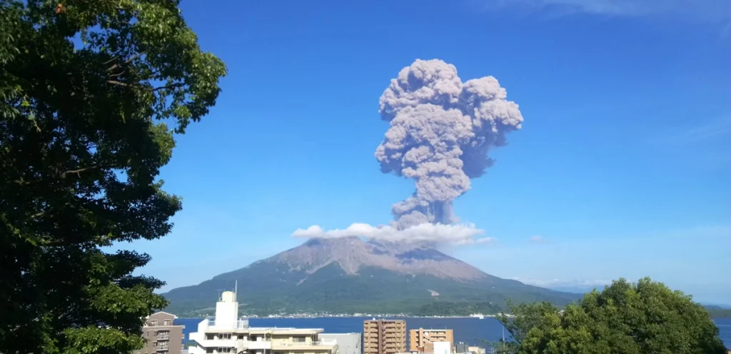 村上安正　桜島噴火の瞬間　