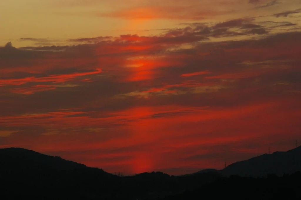 西山隆　夕暮れの太陽柱