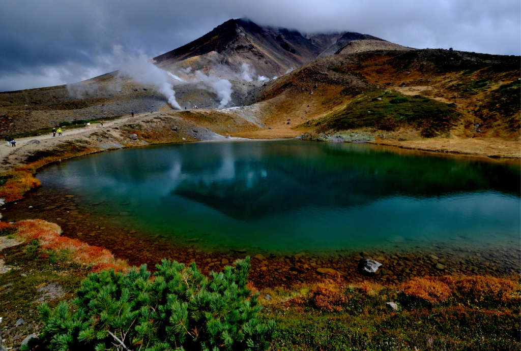 写真「神宿る池にて」　関口昇司