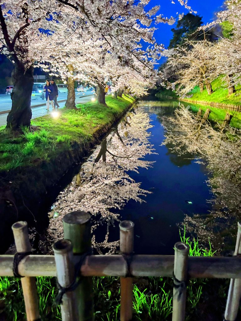 弘前城濠端　木下毅